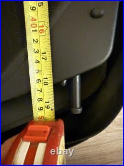 BMW 1 Series E88 Genuine Wind Deflector / Wind Stop Part 7187977 / 177353-10